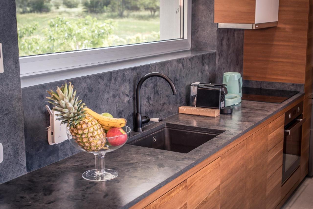 Varko Luxury Suites Paleros 외부 사진