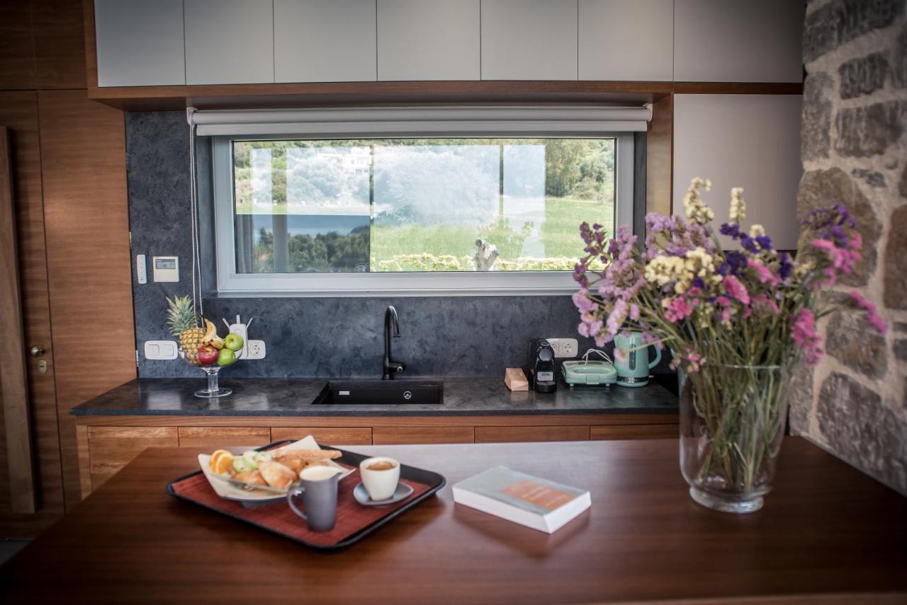 Varko Luxury Suites Paleros 외부 사진